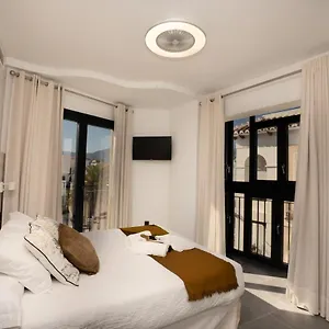 Nerja-centro-jacuzzi- Mirador De La Ermita- Adults Recommended Pensión